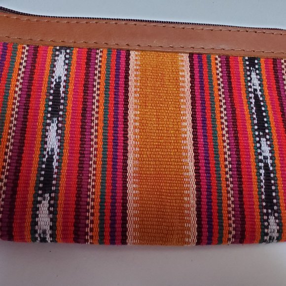 Nena & Co. Sedona Clutch / Wristlet - Picture 10 of 15